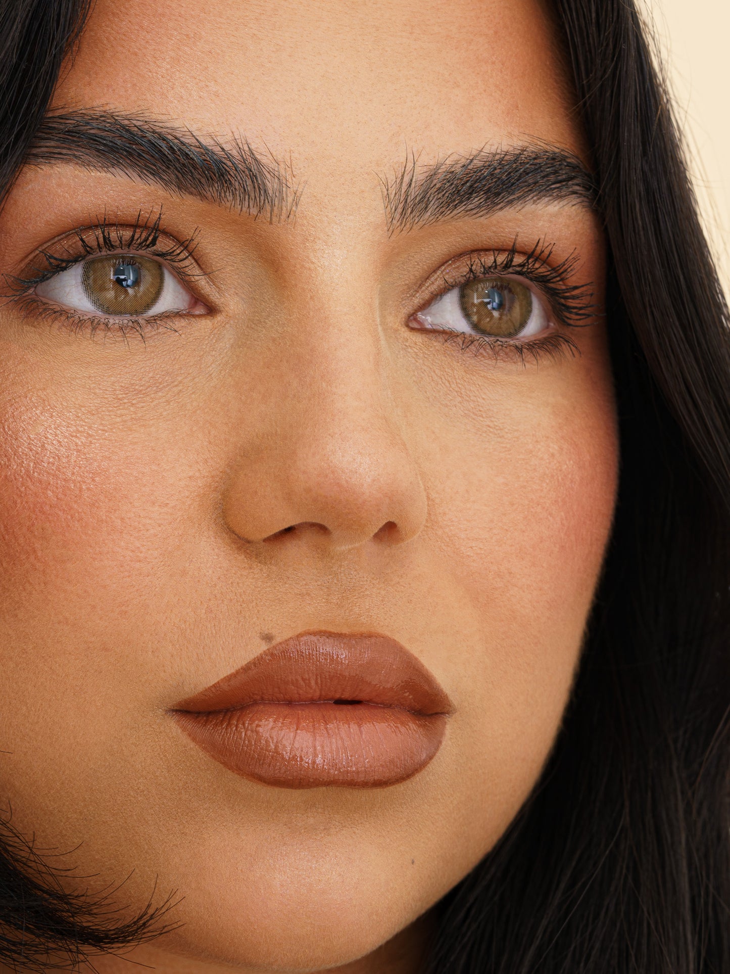 Mocha Kontaktlinsen – tiefer Braunton auf hellem Teint für natürlichen, eleganten Look