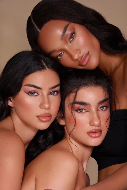 Soul Grey getragen im Model-Set – elegante graue Augenfarbe in Kombination mit anderen Farbtönen